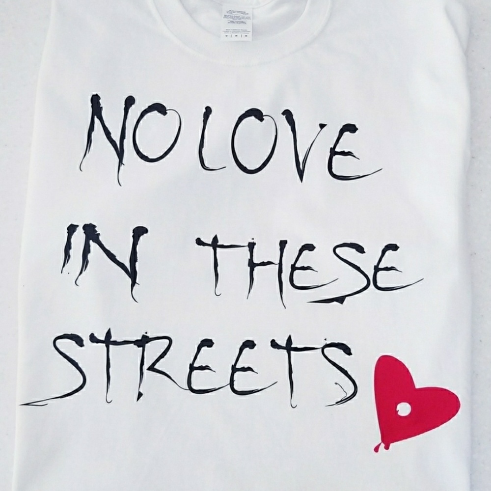 "NO LOVE IN THESE STREETS" ❤ BEAUTIFUL TEE.